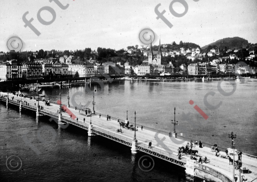 Luzerner Seebrücke | Lucerne pier - Foto foticon-simon-023-001-sw.jpg | foticon.de - Bilddatenbank für Motive aus Geschichte und Kultur